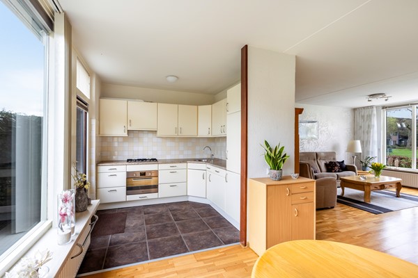 Foto - Te koop: tussenwoning gelegen aan groenvoorziening